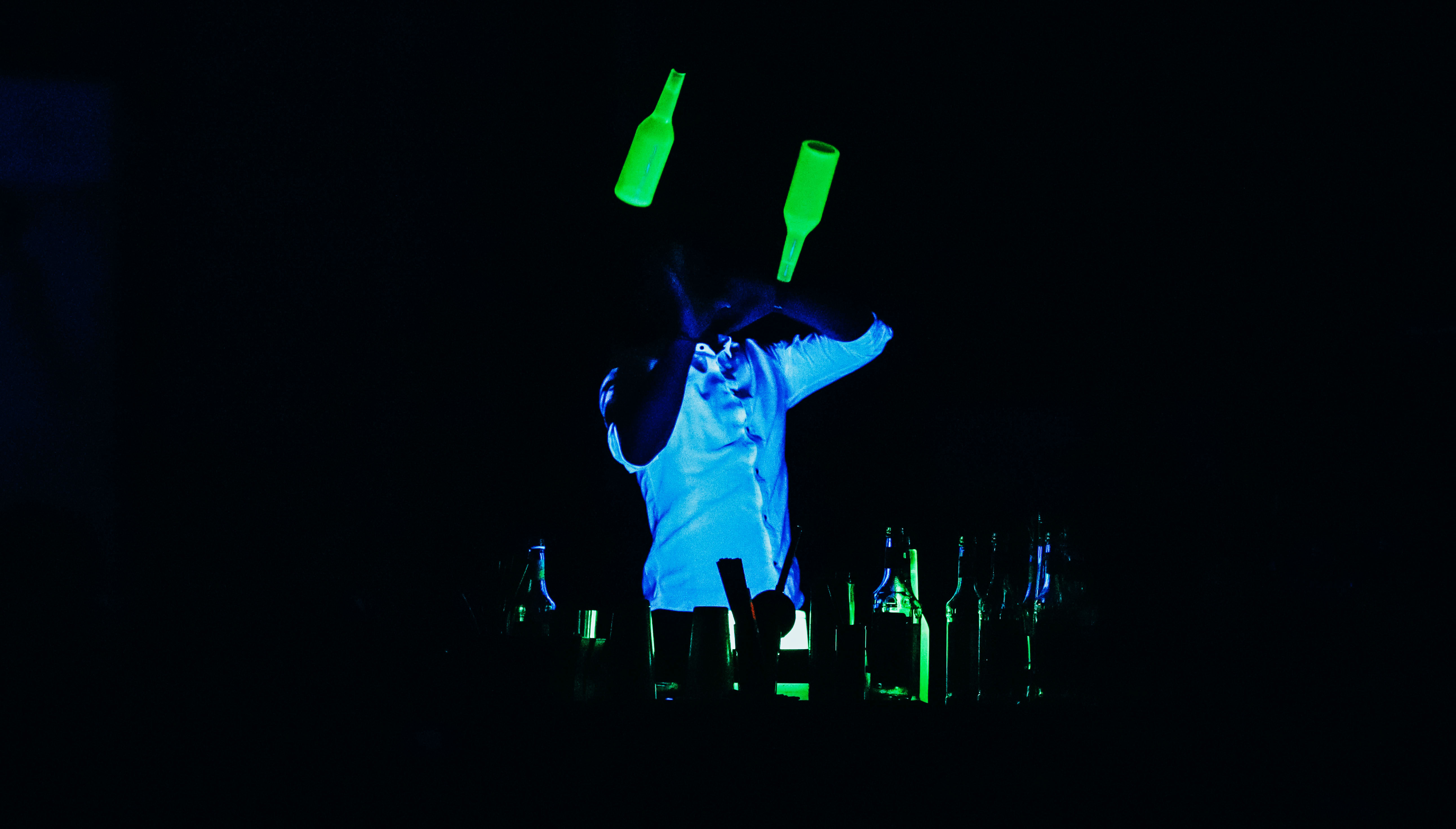 Barcatering - UV a Neon barmanská show